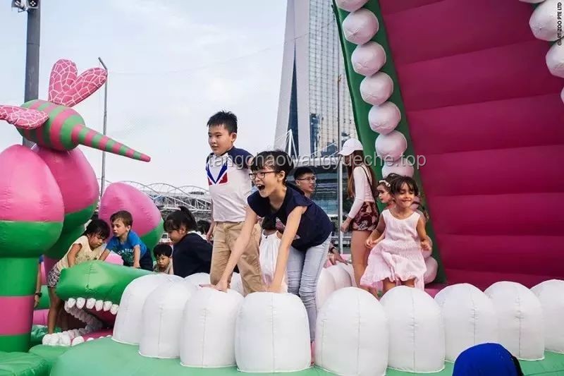 奶爸表演热：揭秘奶爸们为家庭活动的卖力投入